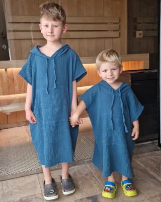 Po saunovém rituálu a ochlazení není nic lepšího než se zachumlat do měkkého ponča. Naše mušelínová ponča jsou ideální pro...